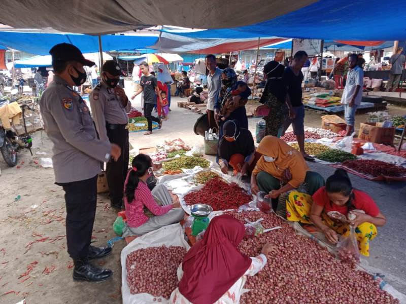 Polsek Bunut Laksanakan Patroli Keamanan dengan Cara Sambang Warga di Pasar