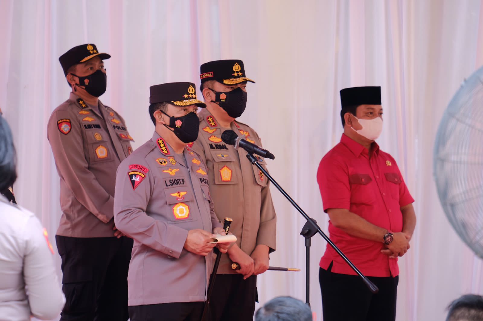 Kunjungan Kapolri Jenderal Listyo Sigit Ke Isoter Asrama Haji Pekanbaru : Masyarakat Tak Usah Takut, Patuhi Prokes dan Vaksin