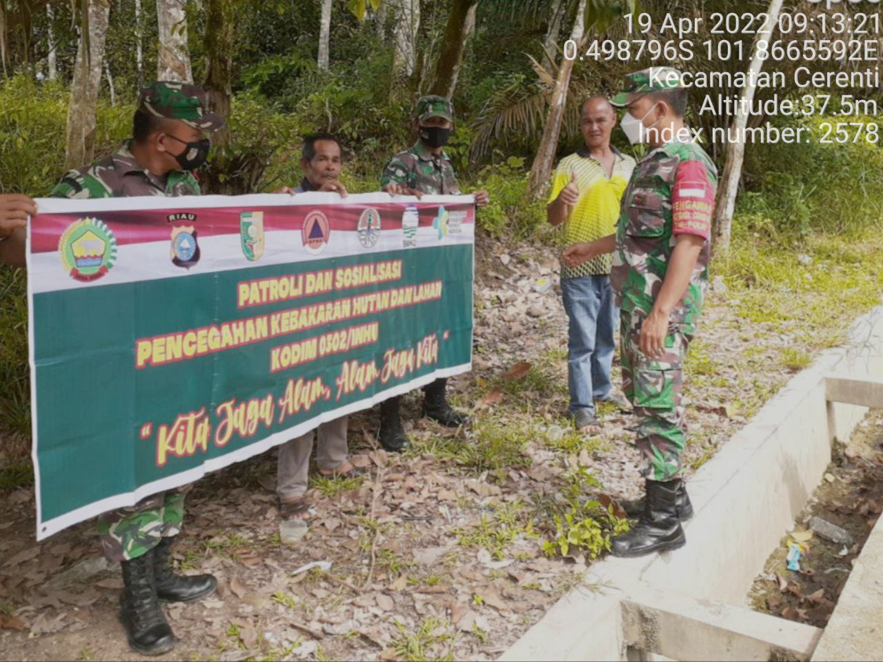 Babinsa Koramil 06/Cerenti Kodim 0302/Inhu Laksanakan Patroli Untuk Cegah Kebakaran Hutan Dan Lahan di Kelurahan Pasar Cerenti Kecamatan Cerenti