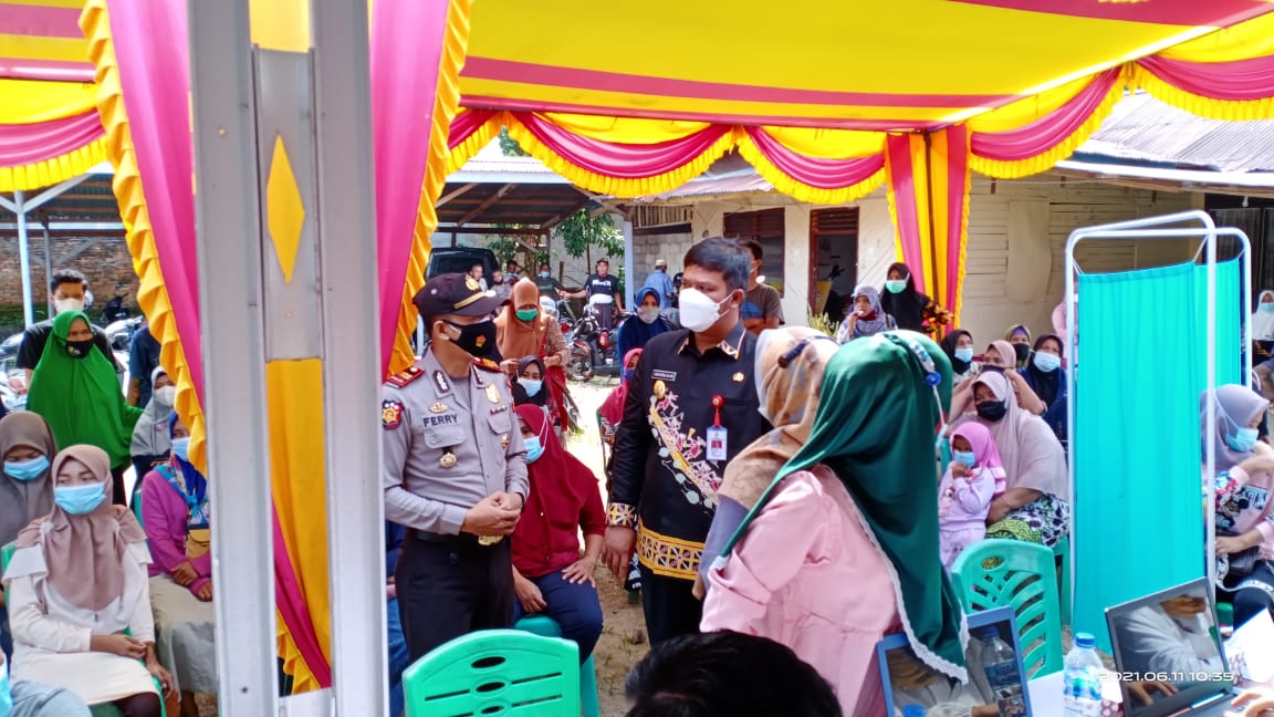 Tinjau Pelaksanaan Vaksin Covid, Bupati Apresiasi Polsek Kuantan Mudik 