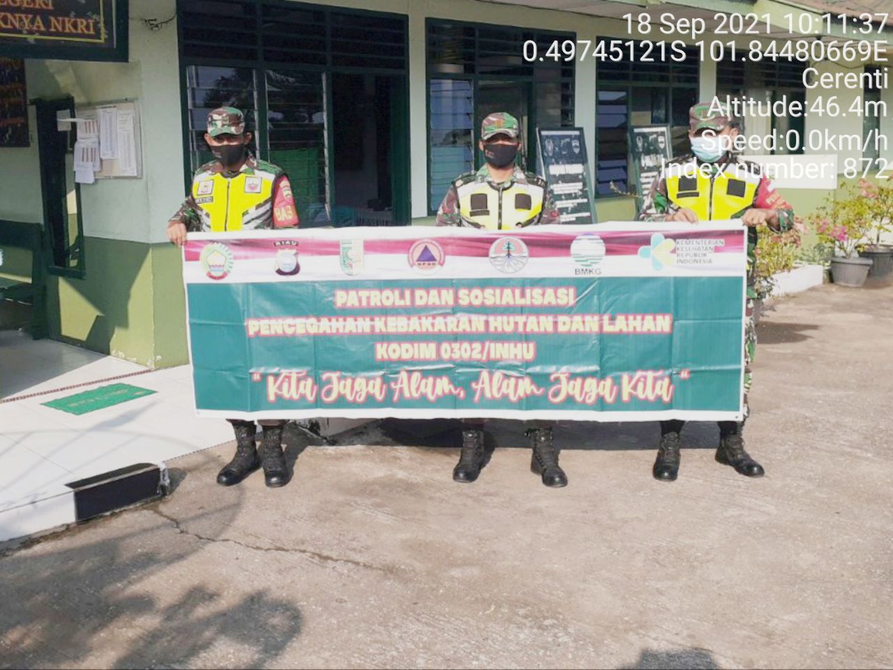 Babinsa Koramil 06/Cerenti Terus  Sosialisasikan Tentang Bahaya Karhutla Di Wilayah Binaannya di Desa Kompe Berangin