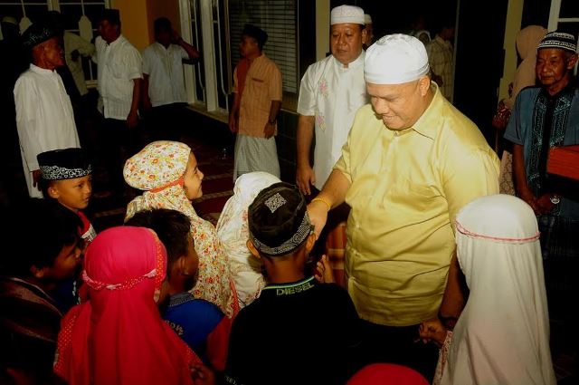 Safari Ramadan Berlanjut, Bupati Yopi Kunjungi Empat Masjid dalam Sehari