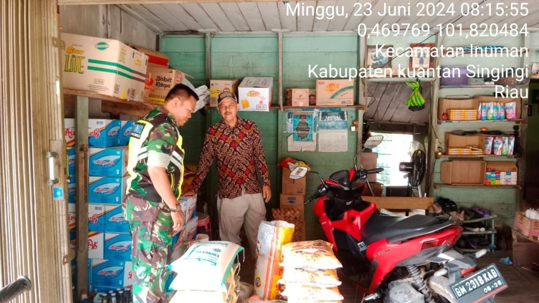 Babinsa Koramil 06/Cerenti Kodim 0302/Inhu Pastikan Harga Sembako Stabil Babinsa Cek Harga Sembako Di Toko-toko Warga Desa Lebuh Lurus Kecamatan Inuman 