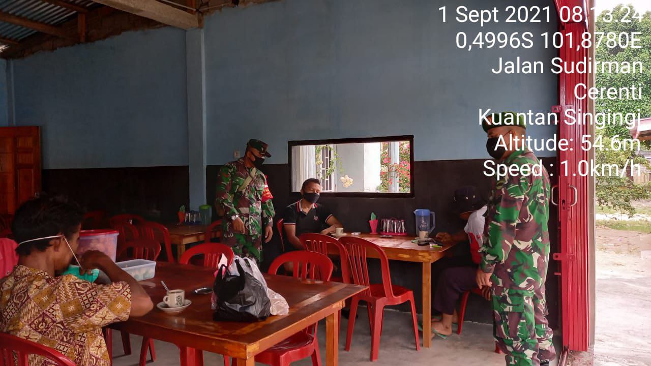 Babinsa  Koramil 06/Cerenti Kodim 0302/Inhu Gencarkan Sosialisasi Gakplin Prokes Covid-19 Diwilayah Binaan