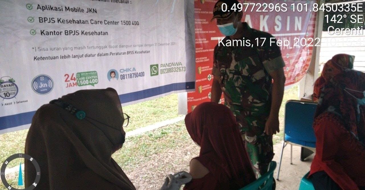 Vaksinasi Terus Berjalan, Babinsa Koramil 06/Cerenti Kodim 0302/Inhu Bersama Babinkamtibmas Lakukan Pendampingan di Pulau Panjang Cerenti