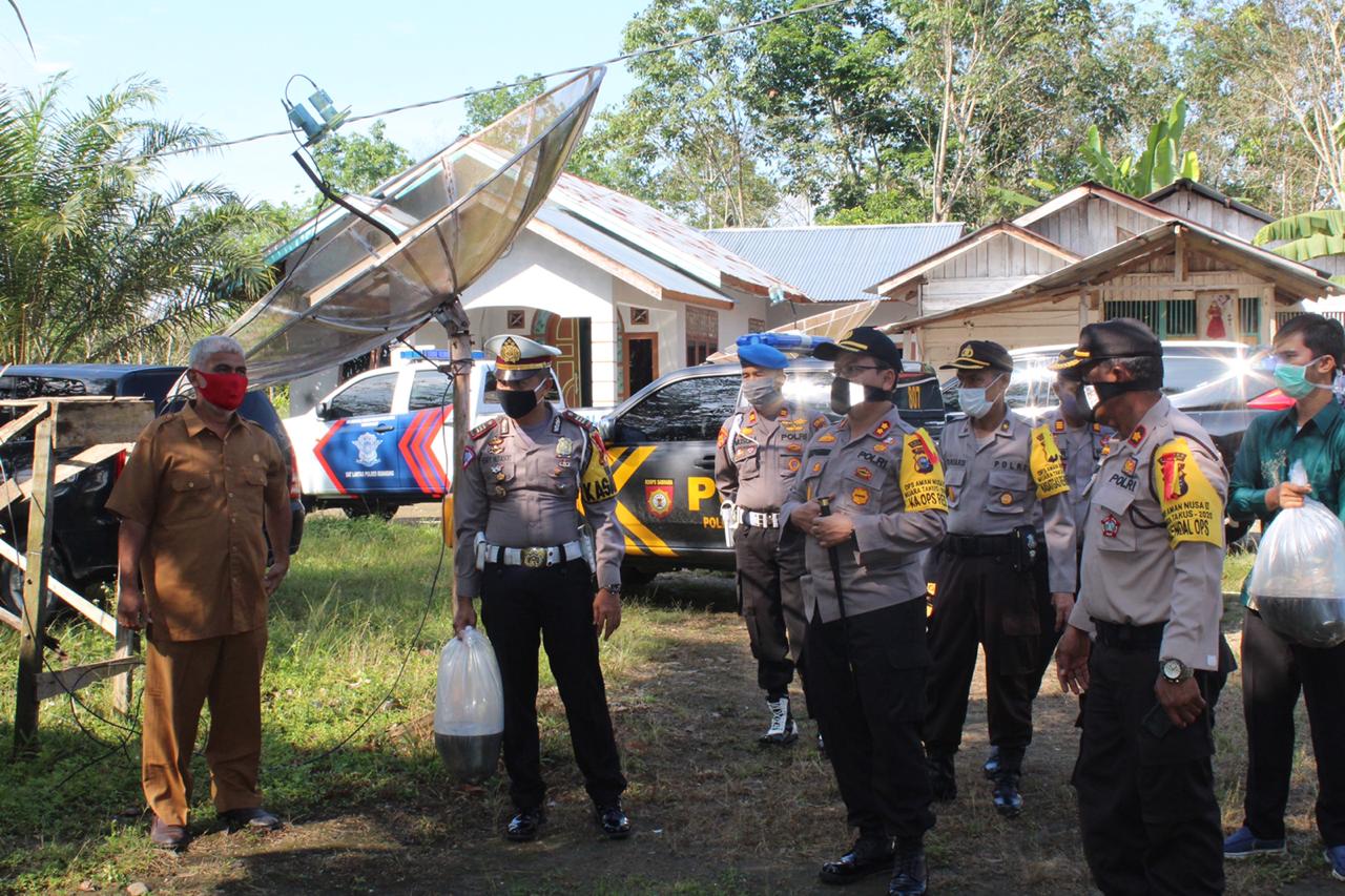 Jum'at Berkah, Polres Kuansing Melaksanakan Bhakti Sosial serentak Polri Peduli Covid -19.