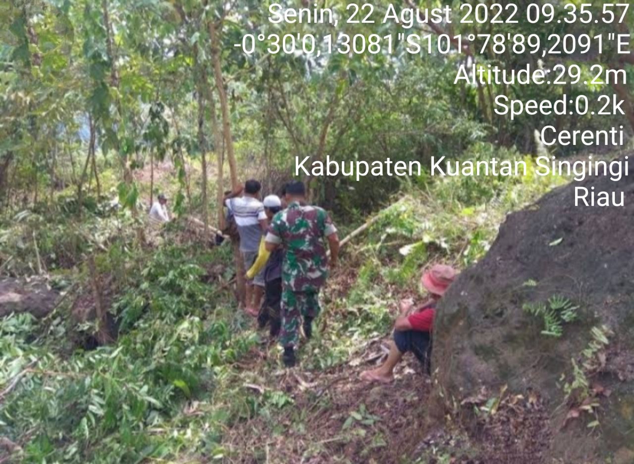 Tingkatkan Pengawasan Karlahut, Babinsa Koramil 06/ Cerenti Dim 0302/ Inhu Laksanakan Patroli dan Sosialisasi Kepada Masyarakat di Desa Pulau Jambu