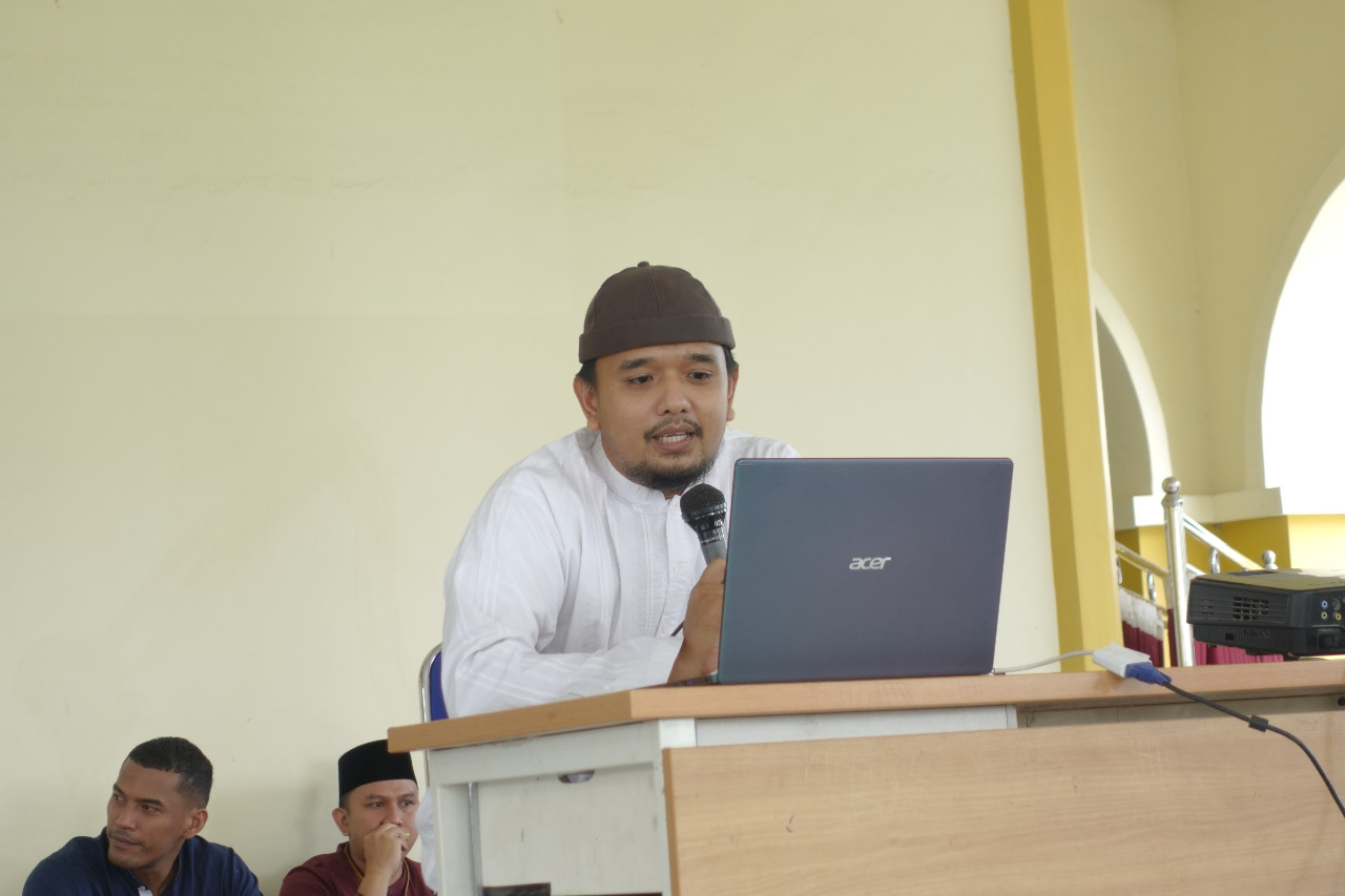 Prodi TI UNIKS Angkat Tema PkM Mandiri “Teknologi Dan Pemanfaatan Media Sosial Dalam Perspektif Islam”