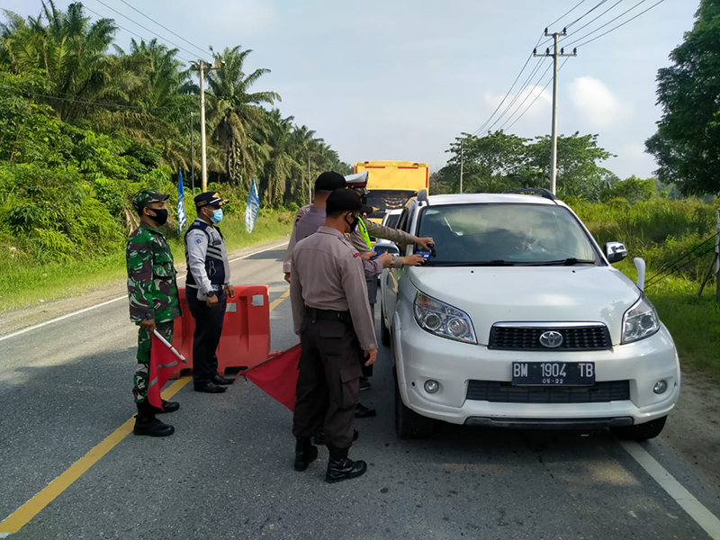 Polisi di Pos Mudik Bandar Sei Kijang Hingga Kini Masih Laksanakan Pemantauan
