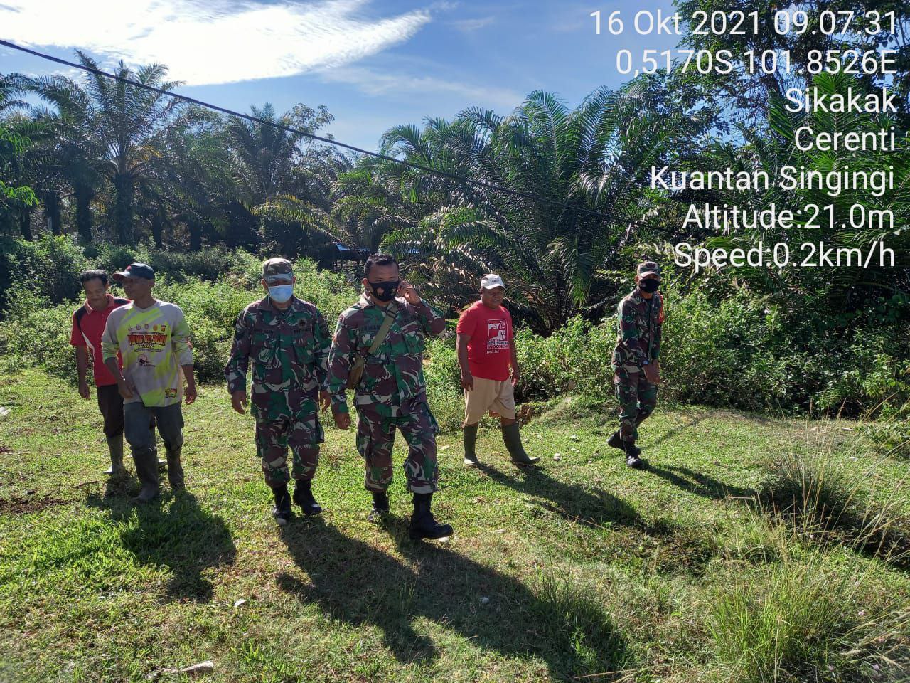 Antisipasi Karhutlah Babinsa Koramil 06/Cerenti Kodim 0302/ Inhu Patroli Dan Sosialisasi Cegah Karhutla