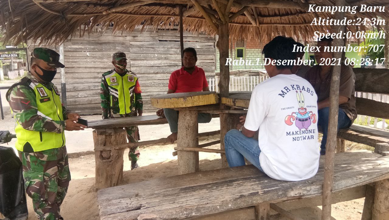 Babinsa Koramil 06 /Cerenti Kodim 0302/Inhu Himbau Warga Masyarakat Untuk Patuhi Protokol Kesehatan Covid-19 di Desa Kampung Baru