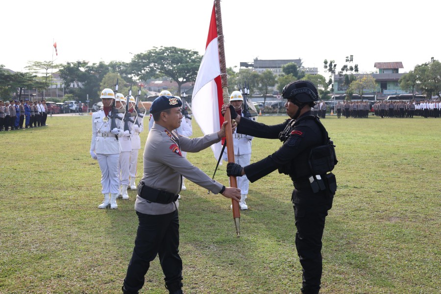 Kapolda Riau Lepas Tim Brimob Challenge 2025, Harapkan Hasil Terbaik di Tingkat Nasional
