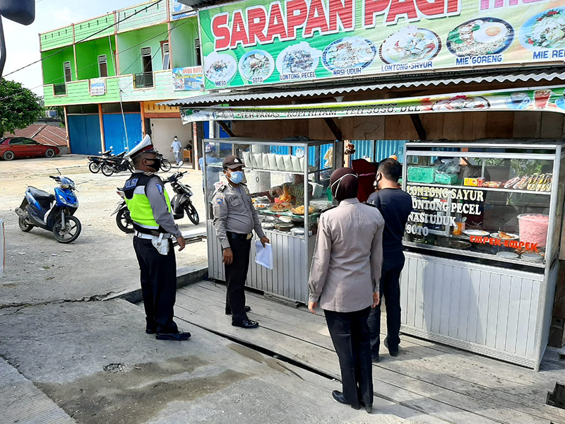 Polsek Pangkalan Terus Edukasi Masyarakat Terkait Perbup Penanggulangan Covid-19