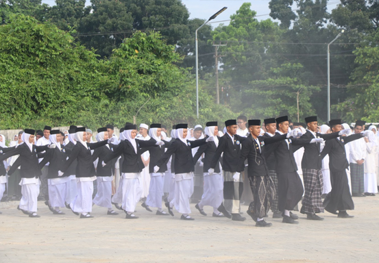 Satu Jiwa Dua Peristiwa: MAN 1 Pekanbaru Gelar Upacara Gabungan Hari Santri dan Sumpah Pemuda