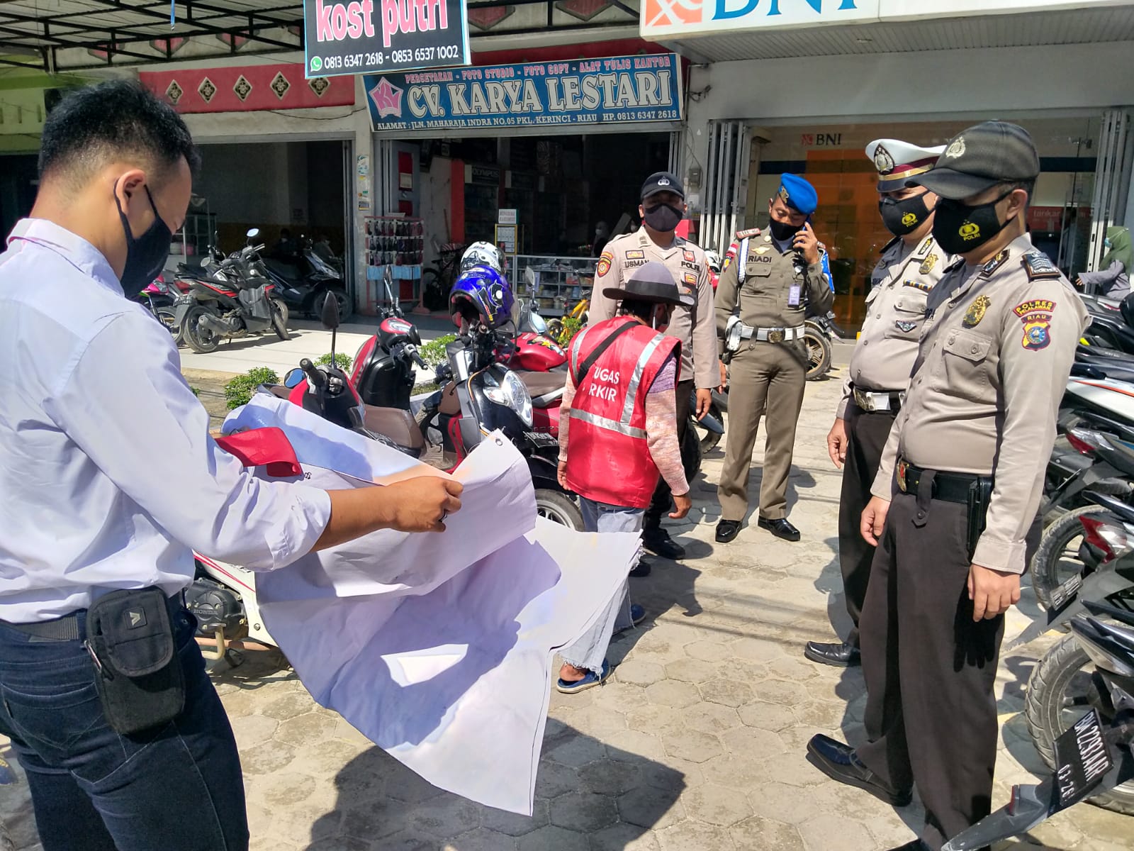 Personel Polsek Pangkalan Kerinci Gelar Patroli C3 Sekaligus Sosialisasi Prokes