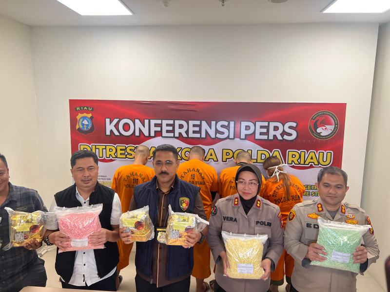 4 Tersangka Jaringan Narkoba Internasional Diciduk di Riau, 9,87 Kg Sabu dan 30 Ribu Ekstasi Disita