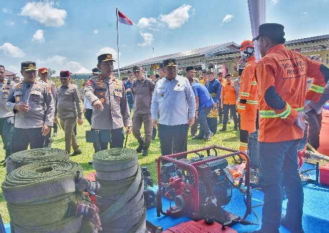 Kapolri Cek Kesiapan Penanganan Karhutla di Riau, Serahkan Bantuan Peralatan untuk Satgas