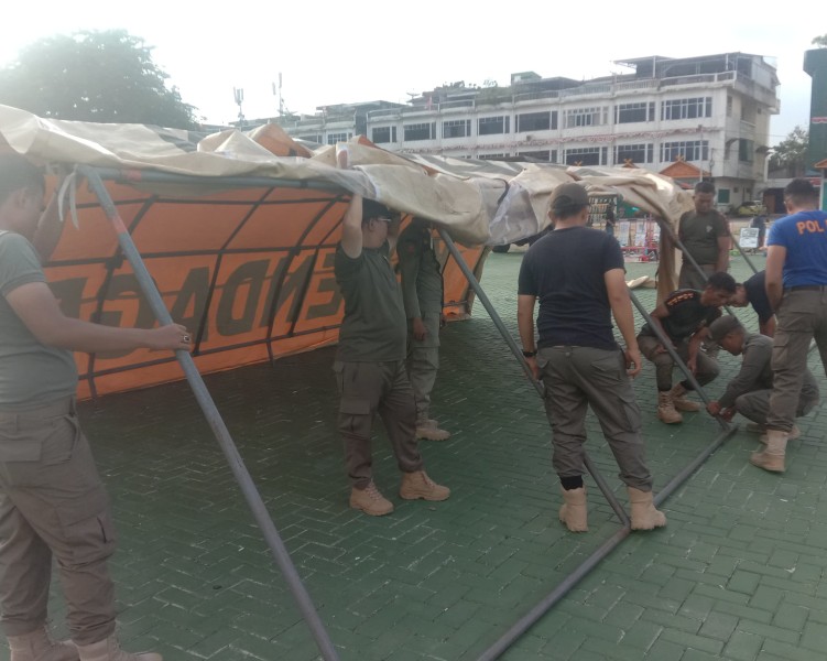 Tindak lanjut Arahan Bupati;  Satpol PP Kuansing Pasang Tenda Posko Bencana Di Taman Jalur