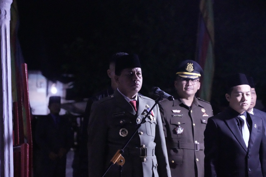 Di Taman Makam Pahlawan  Bupati Kuantan Singingi Pimpin Apel Kehormatan dan Renungan Suci