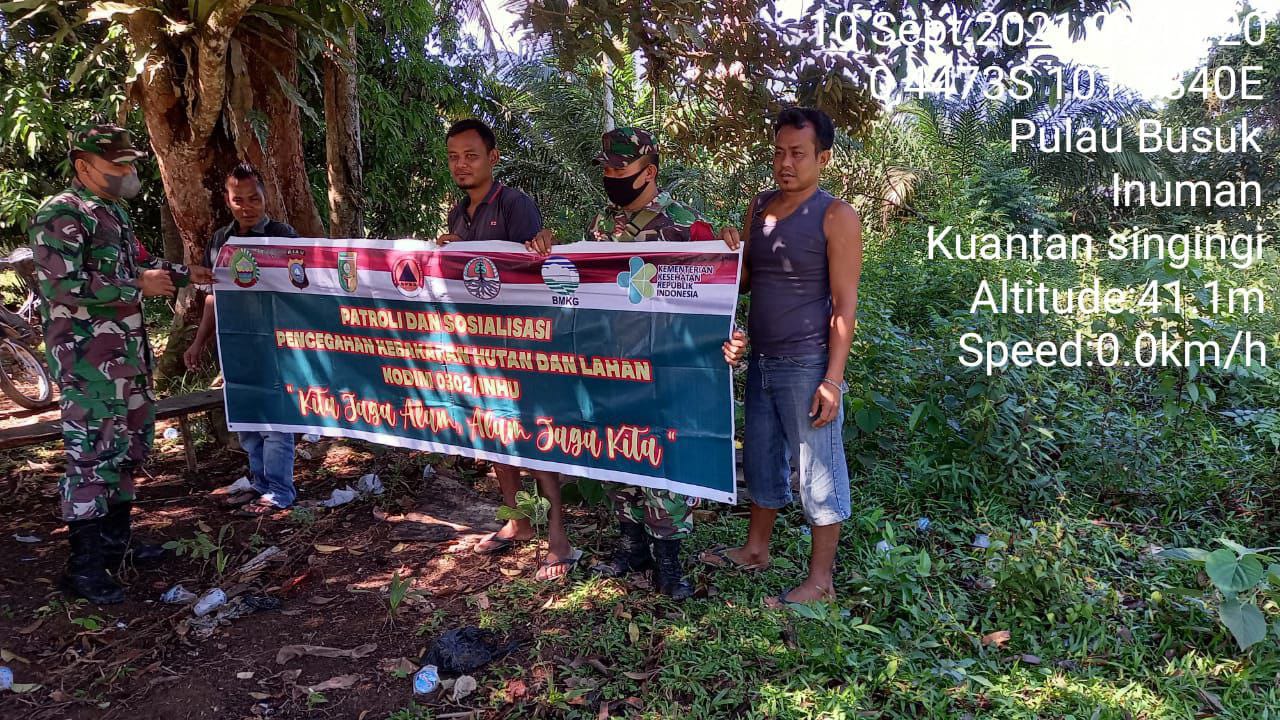 Babinsa Koramil 06/Cerenti Kodim 0302/Inhu Gencarkan Sosialisasi Kebakaran Hutan Dan LahaN di Desa Pulau Busuk Kecamatan Inuman