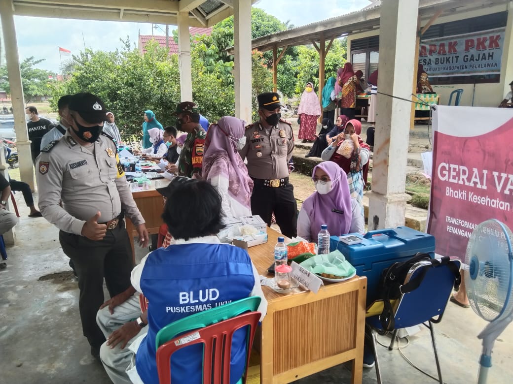 Polsek Ukui Amankan Vaksinasi di Bukit Gajah