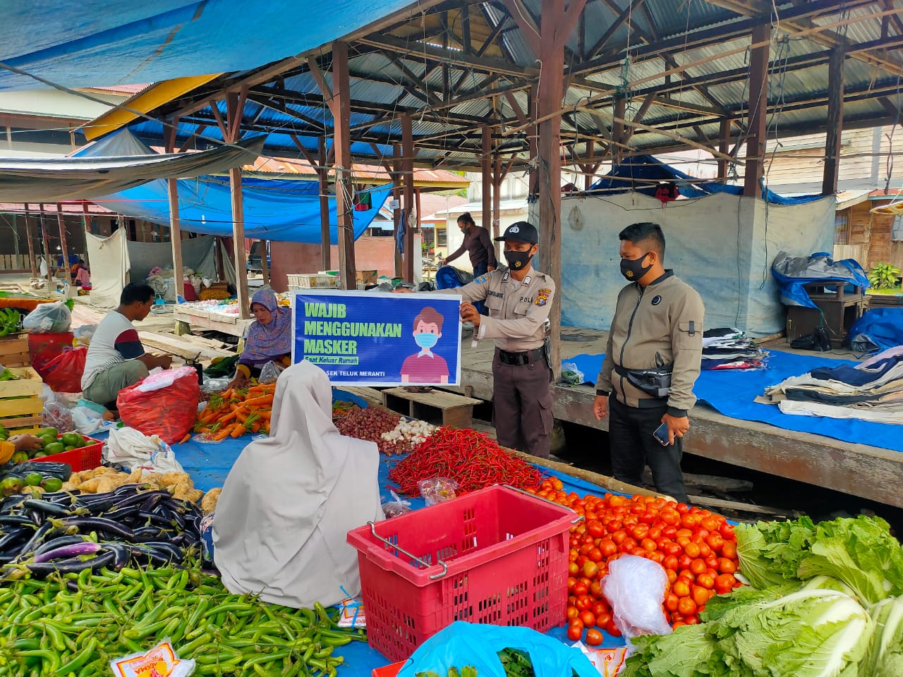 Tingkatkan Disiplin Prokes di Pasar, Polsek Teluk Meranti Lakukan Imbauan Rutin
