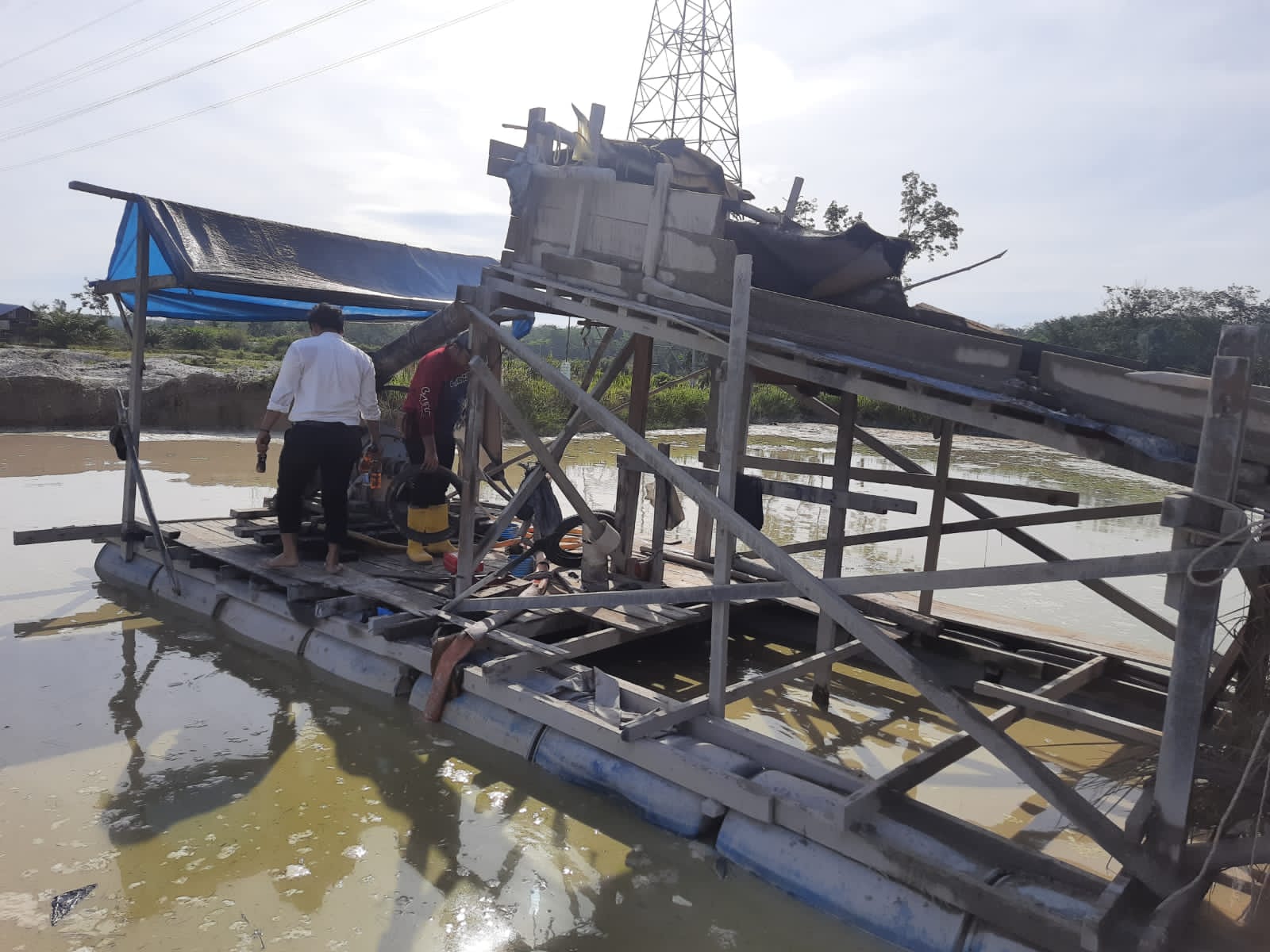 Gabungan Satreskrim dan Polsek Kuantan Tengah Tindak Pelaku PETI di Desa Beringin Teluk Kuantan