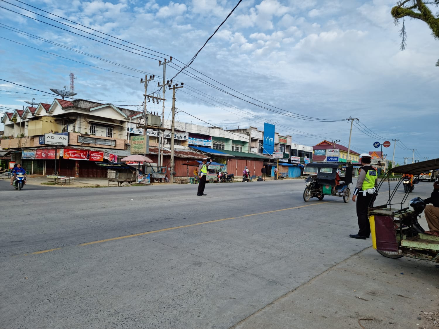 Tingkatkan Kamtibmas dan Cegah Laka Lantas, Polsek Pangkalan Kuras Laksanakan Patroli
