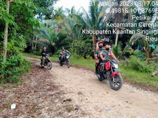 Di Desa Pesikaian Kecamatan Cerenti, Babinsa Koramil 06/Cerenti Kodim 0302/Inhu Laksanakan Patroli Untuk Cegah Kebakaran Hutan Dan Lahan