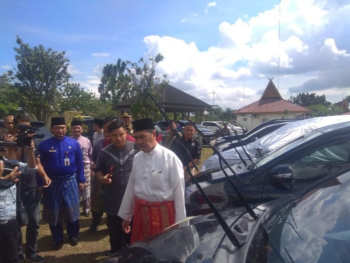 Wah! Ternyata Ada Pejabat Pemprov Riau yang Gunakan Lebih Satu Mobil Dinas