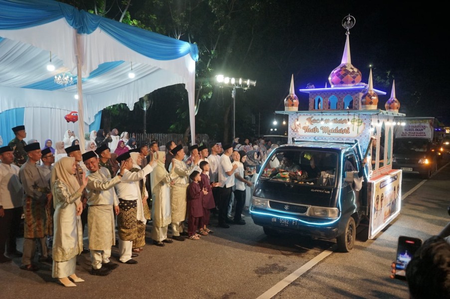 Dihadiri Gubri, Ribuan Masyarakat Ramaikan Pawai Gema Takbir Idulfitri 1446 H Pemko Pekanbaru