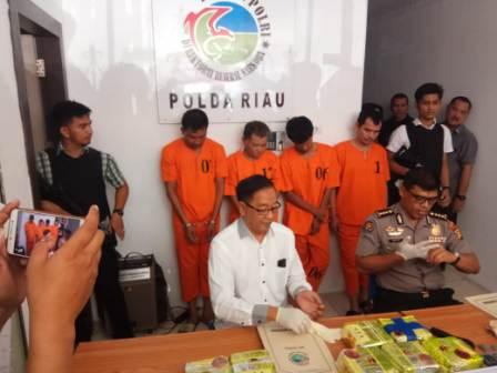 Parah! Kakek 63 Tahun Ini Nekat Jual Ganja di Pasar Pekanbaru