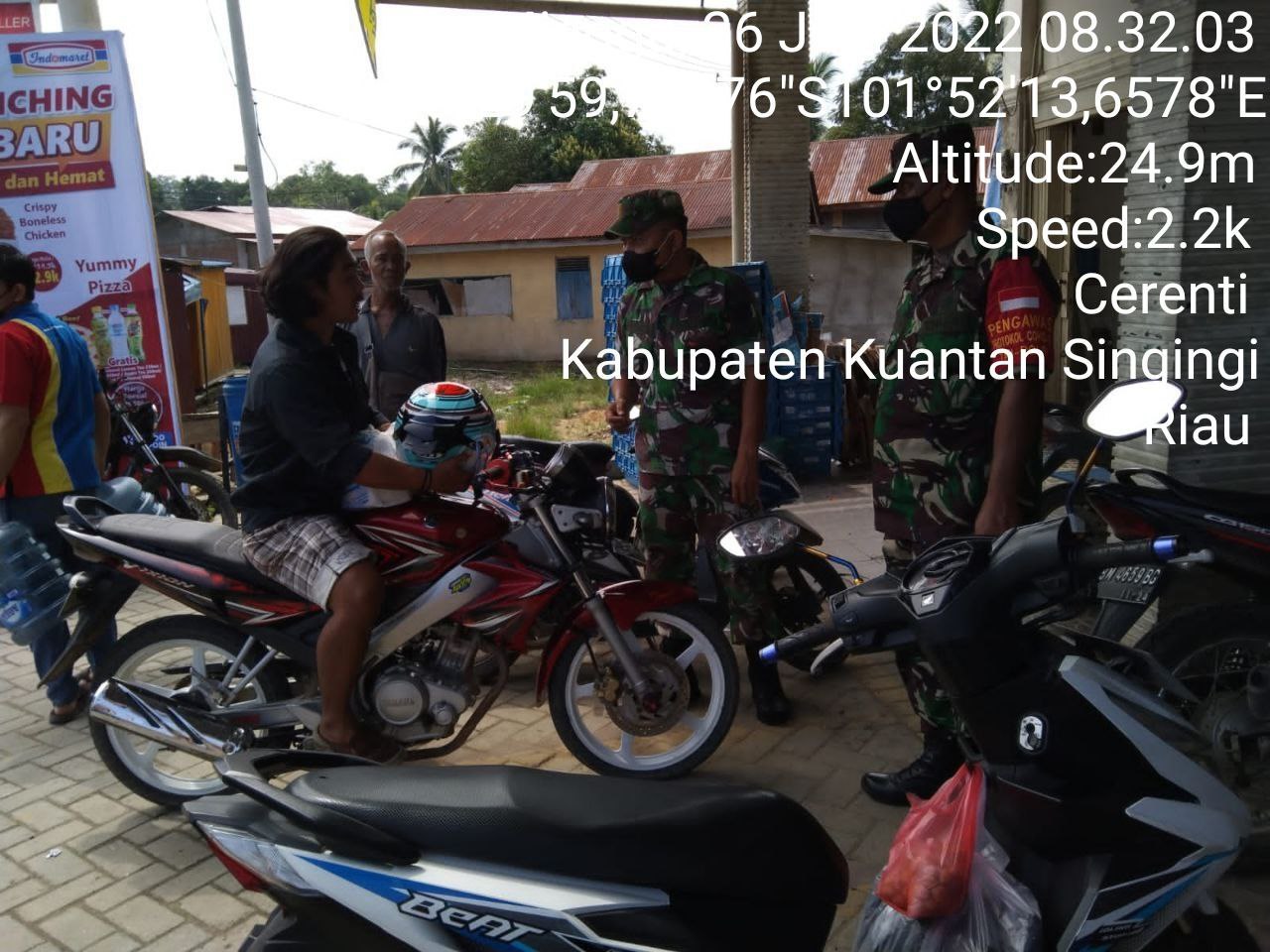 Babinsa Koramil 06/Cerenti Dim 0302/Inhu  Berikan Sosialisasi Serta Himbauan Kepada Warga Agar Patuhi Prokes Covid-19 di Desa Kampung Baru Timur dan Kelurahan Pasar Cerenti