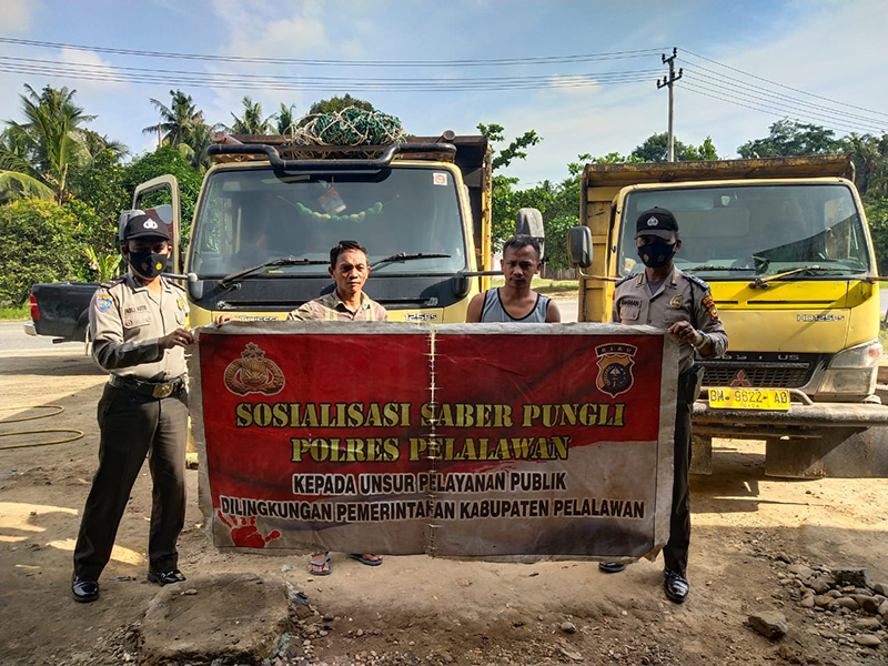 Polsek Bandar Sei Kijang Edukasi Pengemudi Truk Agar Tidak Jadi Korban Pungli