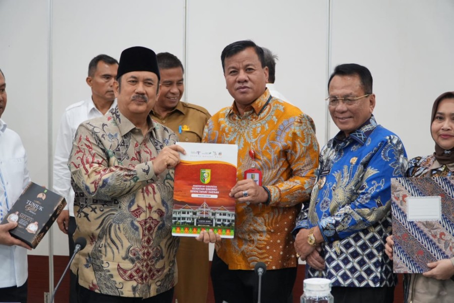 Dikawal Gubernur Riau;  Bupati Suhardiman Sampaikan Usulan Pembangunan Kuansing Ke Bappenas