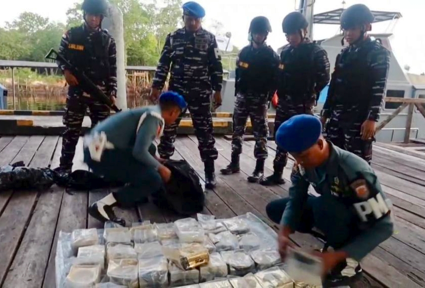 Kejar-kejaran di Laut, Lanal Dumai Gagalkan Penyelundupan 48,5 Kg Sabu dari Malaysia