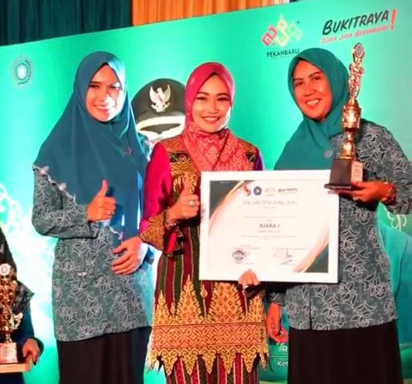 Raja Rilla Muflihun Beri Pujian Penyelenggaraan Jambore PKK Kecamatan Bukit Raya