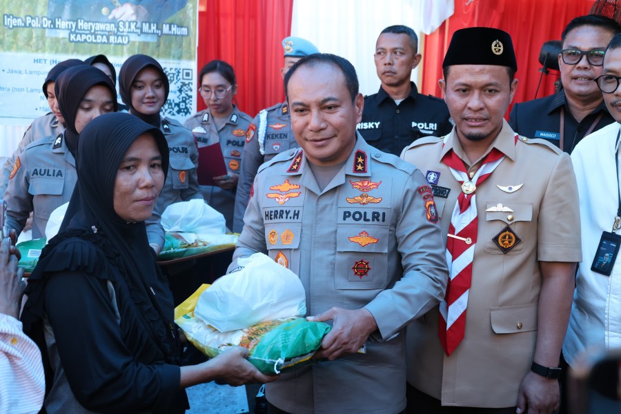 Polda Riau dan Bulog Gelar Gerakan Pangan Murah di Polsek Sukajadi