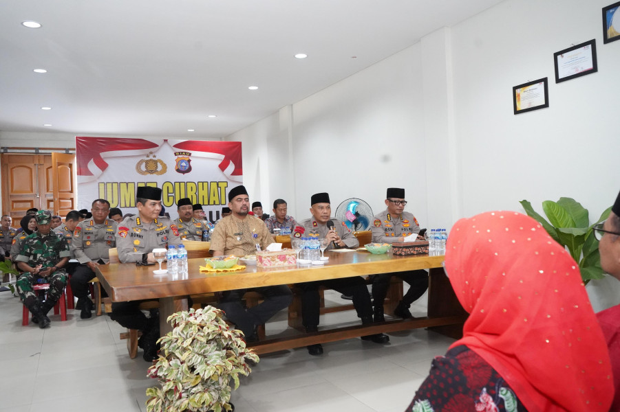 Wakapolda Riau Pimpin Jumat Curhat, Serap Aspirasi Warga Payung Sekaki