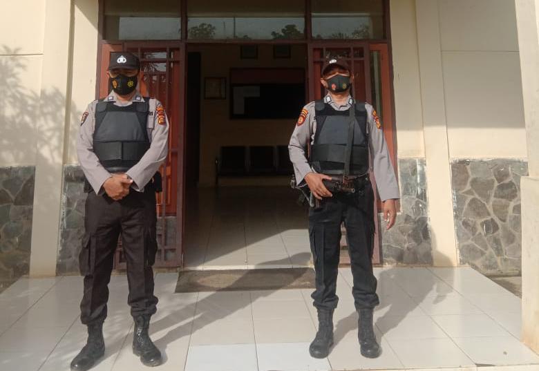 Meskipun Hari Libur, Polsek Pangkalan Lesung Tetap Waspada akan Adanya Gangguan di Mako