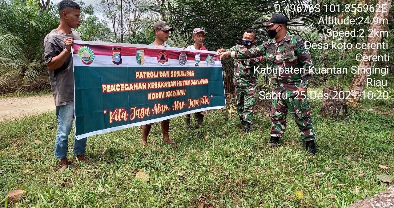 Babinsa Koramil 06/Cerenti Dim 0302/Inhu Tak Henti-Hentinya Patroli Karhutla Bersama Warga