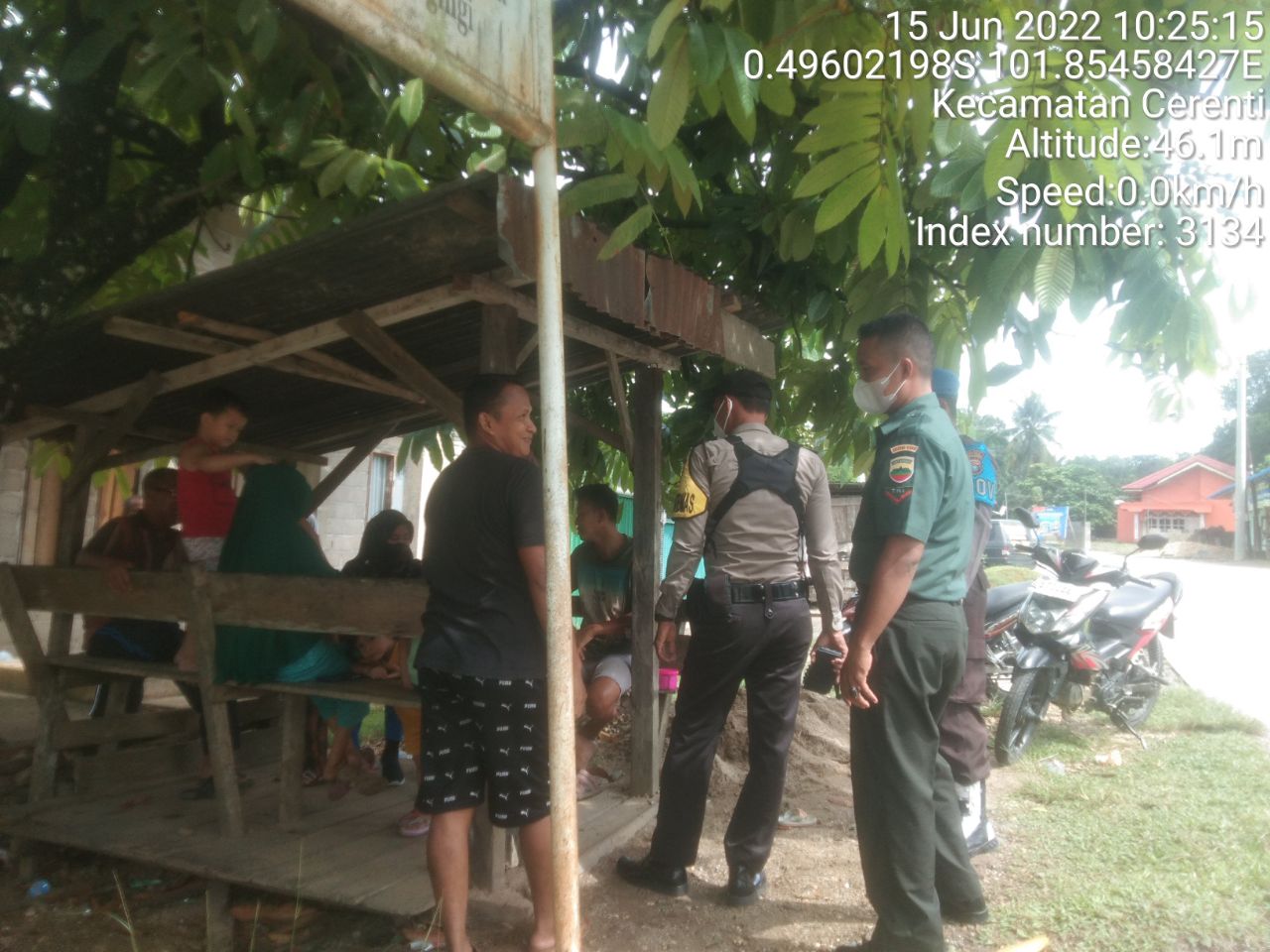 Babinsa Koramil 06/Cerenti Kodim 0302/Inhu  Pantau Dan Dampingi Pelaksanaan Vaksin Covid-19 di Wilayah Teritorialnya