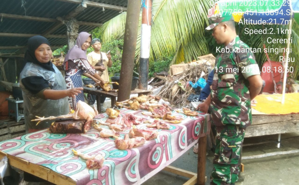 Serda Dumen Siregar Babinsa Koramil 06/Cerenti Kodim 0302/Inhu Selalu Pantau Perkembangan Harga Kebutuhan Pokok Di Wilayah Teritorialnya