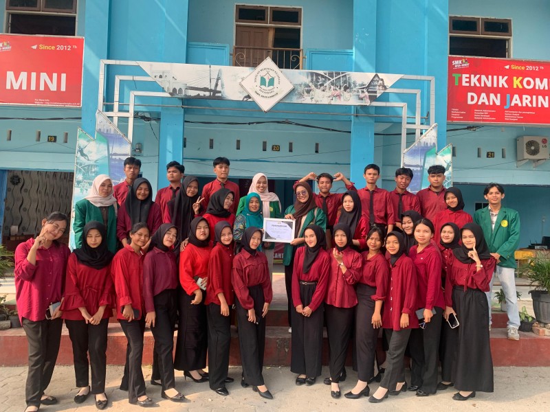 Etika dan Profesionalisme dalam Menggunakan Media Sosial: Membangun Kesadaran Digital di SMK Bina Profesi Pekanbaru