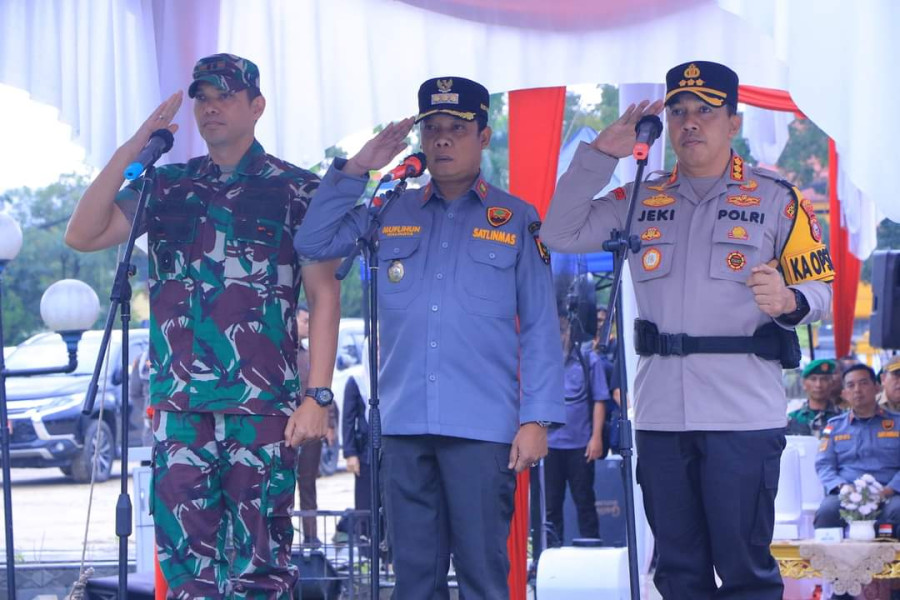 Pj Wali Kota Pekanbaru Pimpin Apel Gelar Pasukan Satlinmas dalam Pemilu 2024