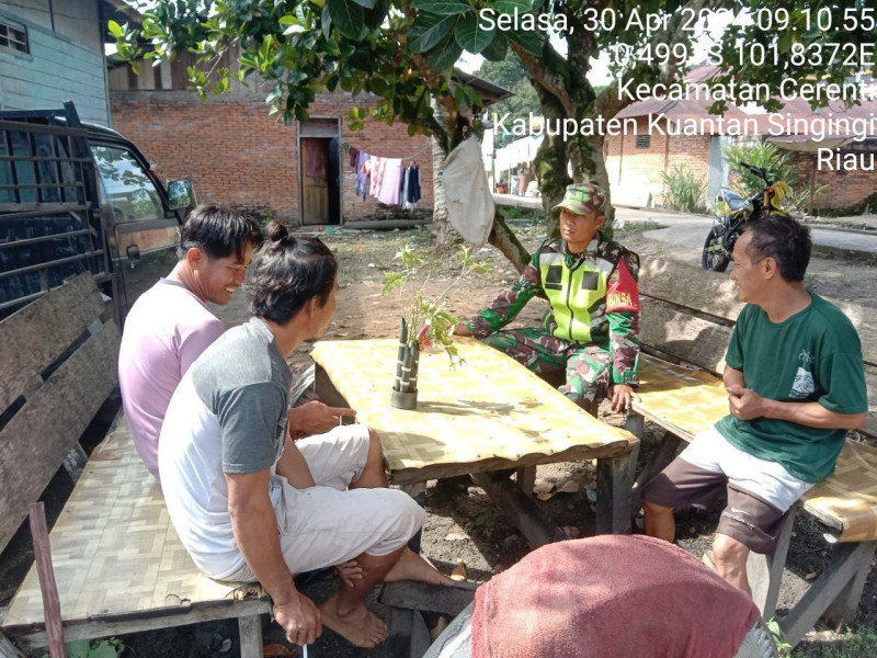 Babinsa Koramil 06/Cerenti Kodim 0302/Inhu Ajak Warga Tanamkan Nilai Nilai Pancasila Dalam Kehidupan Sehari Hari