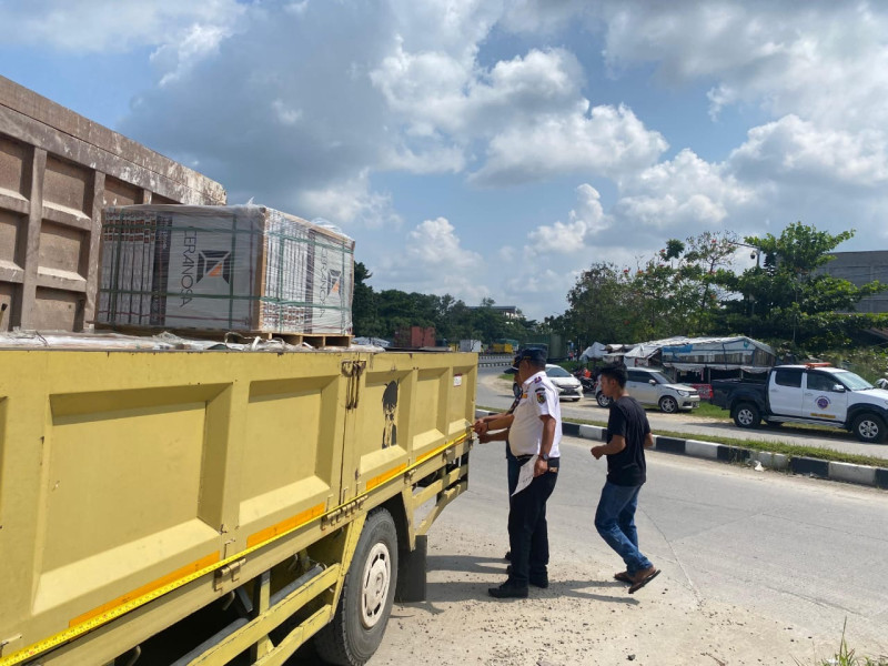 Dishub Pekanbaru Perketat Pengawasan Truk Tonase Besar di Pintu Masuk Kota