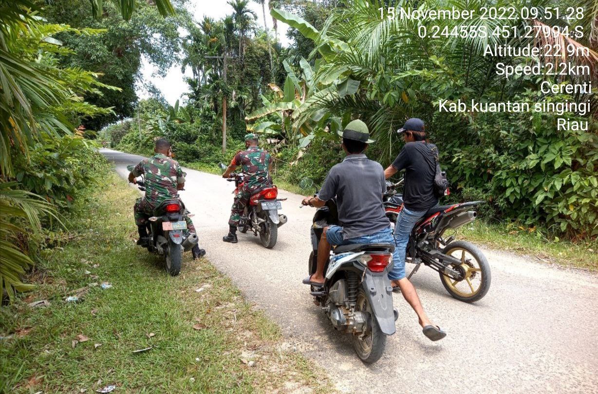 Babinsa Koramil 06/Cerenti Koddim 0302/ Inhu Melaksanakan Patroli  Sosialisasi Kepada Masyarakat Binaannya 