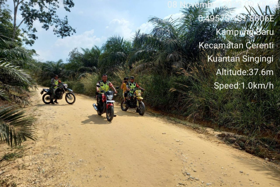 Babinsa Koramil 06/Cerenti Kodim 0302/Inhu Lakukan Patroli Rutin dan Sosialisasi Karhutla di Desa Kampung Baru
