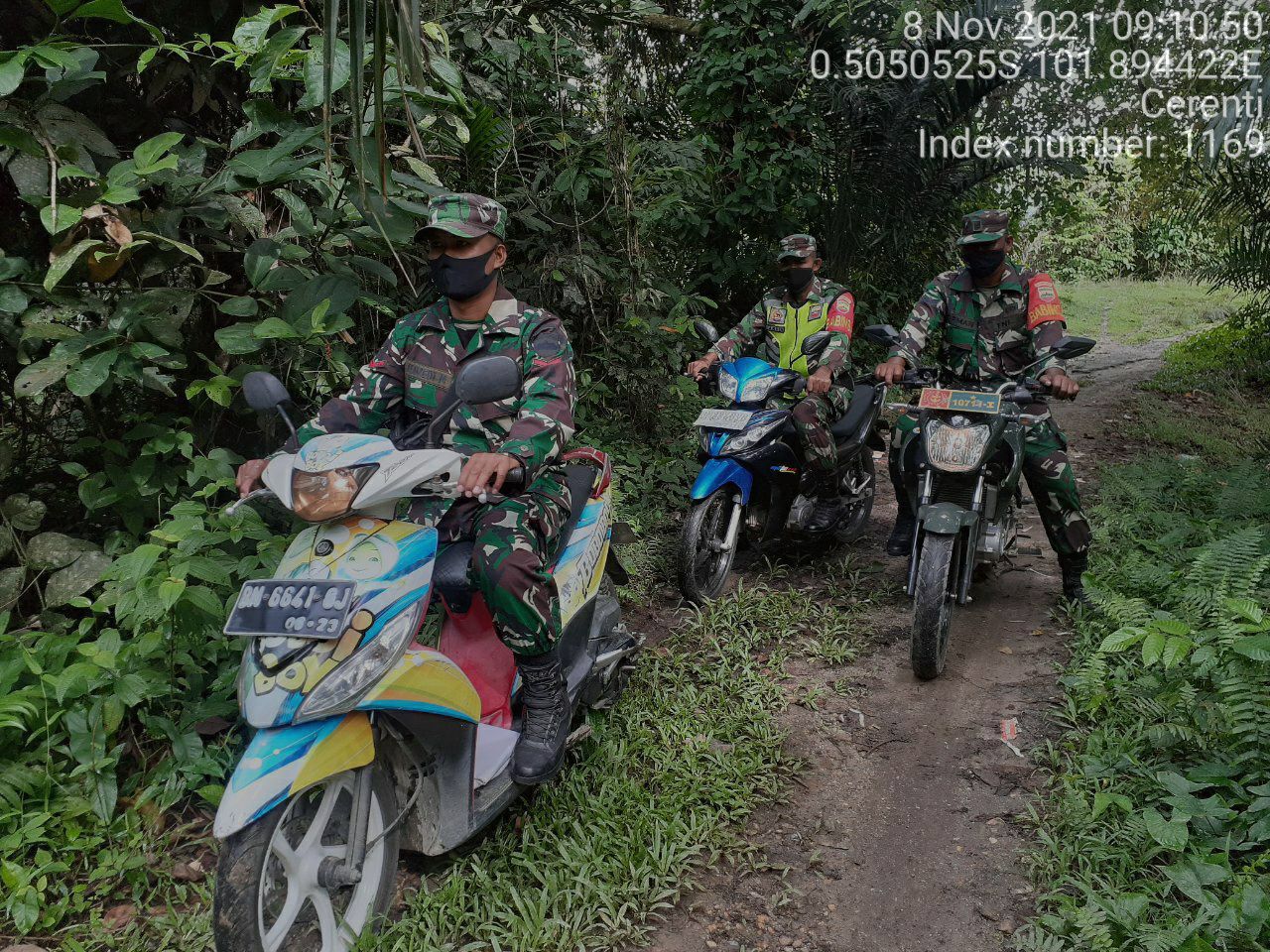 Babinsa Koramil 06/Cerenti Kodim 0302/ Inhu Laksanakan Patroli Untuk Cegah Kebakaran Hutan Dan Lahan di Tanjung Medan Kecamatan Cerenti